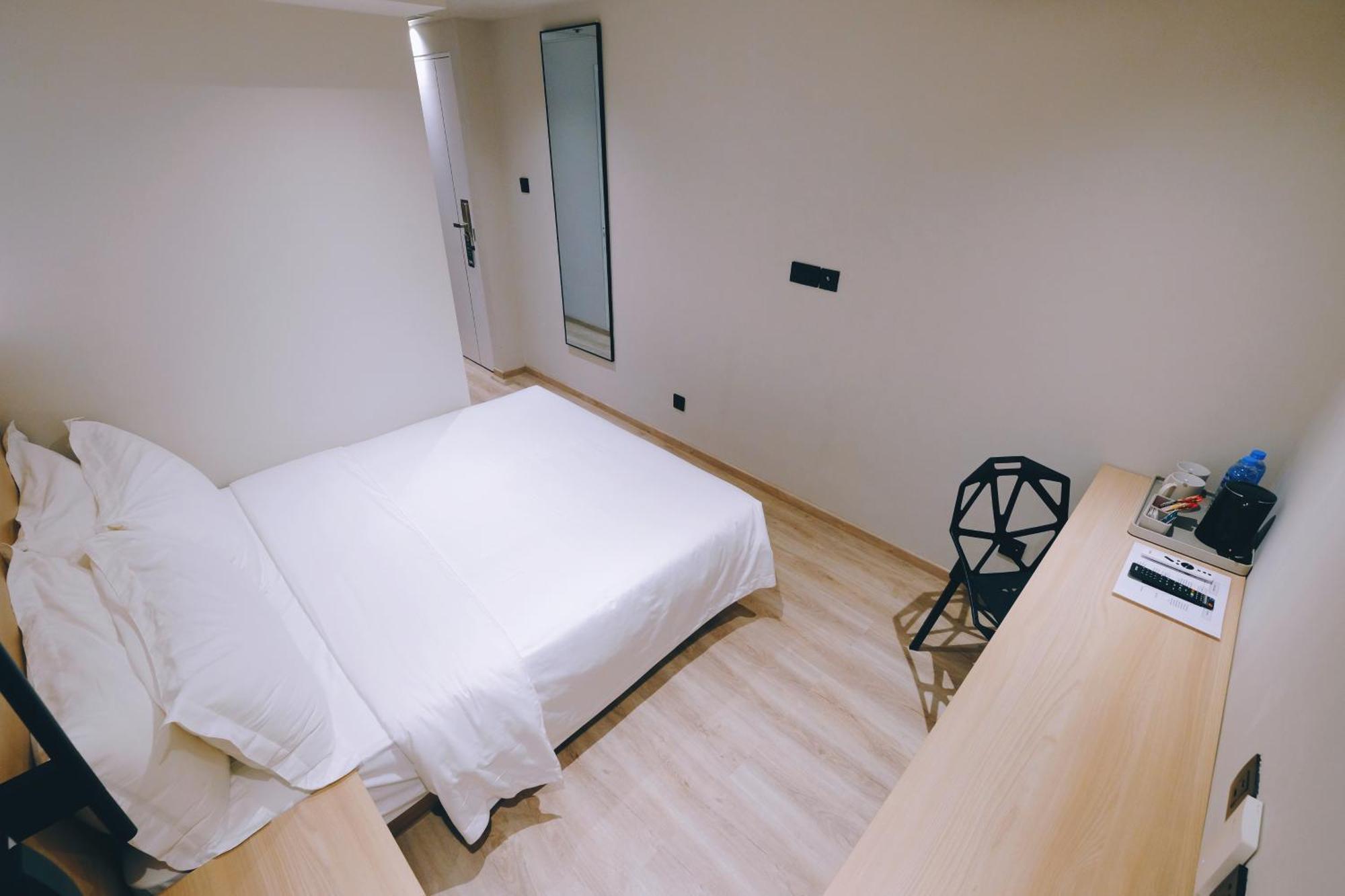 Superior Queen Room No Window Basement